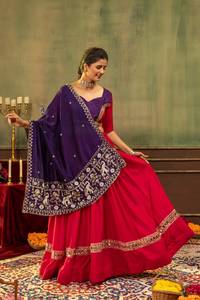 Ensemble Lehenga et Blouse en Rayonne Brodée avec Miroirs, Dupatta en Soie Vichitra Ornée de Perles, Longueur Ras du Sol, Coupe Classique, Idéal pour les Fêtes, Séchage Rapide - Product Image 2