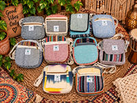 Sac bandoulière vintage en coton fait main avec broderie rayée et fermeture à rabat, pour usage quotidien décontracté