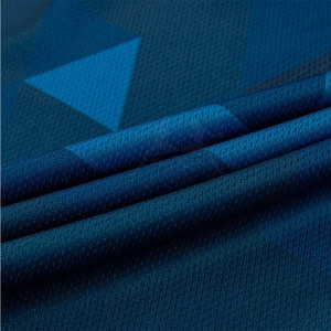 Maillot de cyclisme confortable pour femme, qui évacue l'humidité, offrant une coupe flexible et convient aux longues balades. - Product Image 6