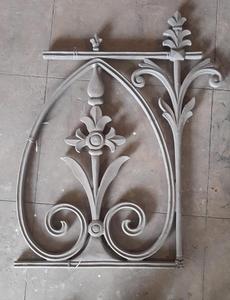 Balustre en fer forgé sur mesure de qualité supérieure, durable, design traditionnel en spirale, élément architectural élégant. - Product Image 2