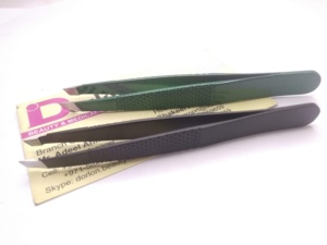 Pince à épiler sourcils de qualité supérieure en acier inoxydable, à pointe inclinée, pour l'épilation des poils incarnés et la beauté des sourcils - Product Image 4