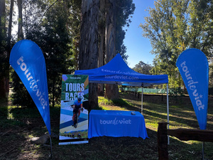 ธงชายหาดรูปหยดน้ำ ธงชายหาดรูปหยดน้ำแบบกำหนดเองสำหรับการโฆษณาภายนอกอาคาร ธงรูปหยดน้ำพร้อมการพิมพ์ดิจิทัล - Product Image 2