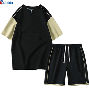 Conjunto de camiseta de manga corta con bloques de color blanco y negro para hombre, conjunto informal de verano, pantalones cortos de punto transpirables, ajuste holgado, unisex. - Product Image 3