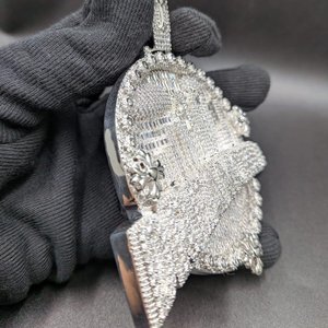 Pendentif personnalisé pour homme en argent 925 et moissanite, motif skyline urbain, serti de moissanites taille baguette et taille ronde, bijou de luxe tendance hip-hop, cadeau - Product Image 6