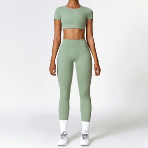 Ensemble de yoga pour femmes au style unique et confortable, best-seller, léger, idéal pour la gym et la course à pied. - Product Image 5