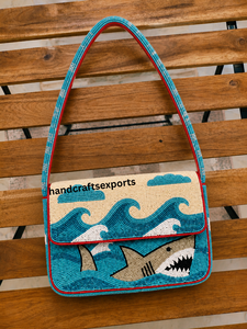 Sac à bandoulière personnalisé fait main, robuste et professionnel, à thème requin, avec perles, pour femmes |   Design Vague Océanique |   Mode de luxe écologique - Product Image 1