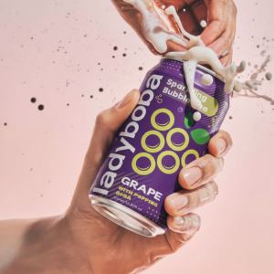 Thé pétillant Lady Boba avec des bulles de boba à la saveur de raisin, boîte de 310 ml, durée de conservation de 18 mois - Product Image 6