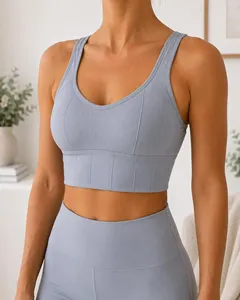 Soutien-gorge de sport Ever Glow pour femme, noir, haute performance, respirant, en maille côtelée sans couture, avec décolleté en U, idéal pour l'entraînement et le yoga - Product Image 2