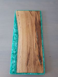 Tabla de Cortar de Madera y Resina Epoxi Hecha a Mano, Tabla de Cortar de Cocina Moderna con Diseño de Río de Resina - Product Image 2
