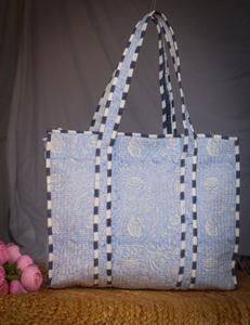 Sac fourre-tout matelassé en coton imprimé à la main avec motifs floraux, sac fait main - Product Image 1