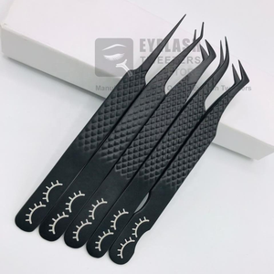 Pince à cils noire mate avec logo personnalisé, testée à la main, en acier inoxydable, avec grip diamant, pour extensions de cils, vente en gros à prix abordable - Product Image 3