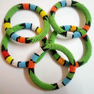 Conjunto de brazaletes de cuerda de ganchillo con cuentas de vidrio verdes, pulseras tejidas a mano con patrón, decoración para el brazo para mujer, joyería étnica. - Product Image 1