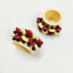 Servilleteros de oro hechos a mano con triángulos intrincados, servilleteros de hueso, regalo perfecto para Anfitriones, amantes de la decoración del hogar y artistas - Product Image 2