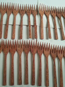 ช้อนไม้มะพร้าวจากโรงงานเวียดนาม สำหรับทำอาหาร ใช้เสิร์ฟในครัวเรือนและร้านอาหาร - สีม่วง - Product Image 3