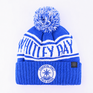 Bonnet en tricot Coastal Field Goods bleu et blanc avec pompon, logo brodé, unisexe, adulte, décontracté, pour l'hiver - Product Image 1