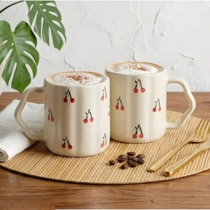 Taza de Café de Cerámica con Asa en Forma de Corazón, Linda Taza de Leche/Té de Gres con Patrón de Corazón Rojo Pintado a Mano, Creativa para San Valentín - Product Image 2