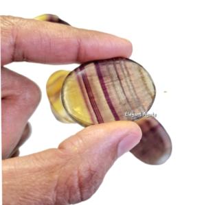 Pierre précieuse de vente chaude Multi Fluorite Worry Stone Pierre de pouces fluorite jaune polie pour l'utilisation de la méditation de guérison et d'énergie Reiki - Product Image 2