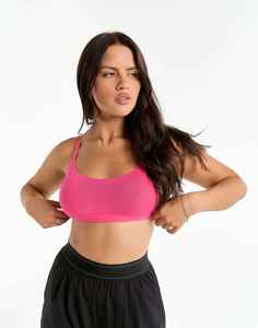 Ensemble de yoga 2 pièces X Custom pour femme : Crop top rose à bretelles en U et pantalon taille haute noir sans manches à jambes larges, respirant et uni - Product Image 6