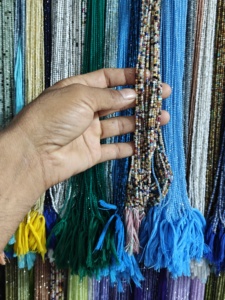 Brins de perles de verre multicolores avec pompons, perles à facettes en cristal, fournitures pour la fabrication de bijoux - Product Image 1