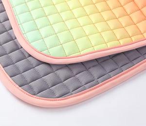 Équipement d'équitation avec logo personnalisé, selles et tapis d'équitation, tapis de selle matelassés confortables et polyvalents pour l'équitation - Product Image 3
