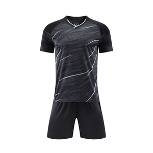 Ensemble de maillots de football unisexes personnalisés, col en V, manches courtes, shorts rouges et noirs, tissu respirant, coupe athlétique, toutes saisons, 100% polyester - Product Image 2