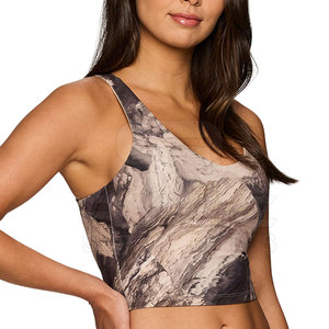 Soutien-gorge de sport pour femme à impression numérique par sublimation, conçu avec un tissu extensible flexible et offrant des performances athlétiques confortables - Product Image 4