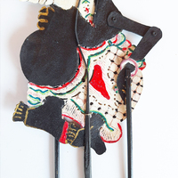 Marionnette de l'ombre Wayang Kulit Gareng en cuir indonésien artisanal, décoration de table traditionnelle javanaise, objet d'art ethnique