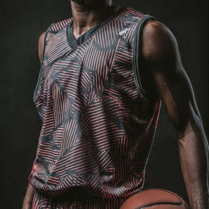 Maillot de basketball personnalisé pour homme, short de football en gros, débardeur de basketball sans manches à col en V pour homme - Product Image 3