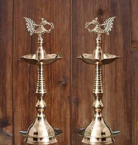 Soporte para Lámpara Diya de Latón Macizo Chapado en Oro de Calidad de Exportación, Lámpara de Aceite Tradicional para Pooja, Decoración Religiosa para el Hogar, Artesanía - Product Image 3