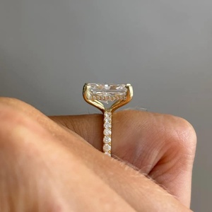 Anillo de Compromiso con Diamante Radiante Cultivado en Laboratorio de 5 Quilates con Halo Oculto, Certificado IGI, Corte Radiante E VVS2 - Product Image 3