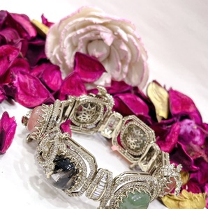 Pulsera de Diseño con Moissanita y Acabado Dorado de Primera Calidad para Mujer, Ideal para Bodas y Fiestas - Product Image 3