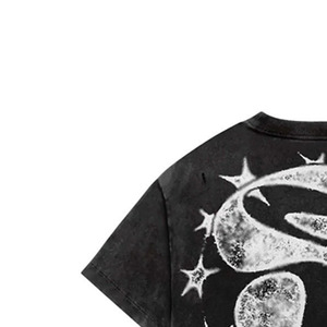 เสื้อยืดโอเวอร์ไซส์สีดำ พิมพ์ลายตัวอักษรสีขาวรูปดาว แขนสั้น คอเต่า สไตล์สตรีท สำหรับผู้ชาย ผ้าฝ้ายถัก 100% - Product Image 3