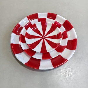 Assiette de service en résine polie faite à la main, ensemble de bols rayés rouge et blanc, design original, passe au lave-vaisselle, vaisselle de service pour fêtes - Product Image 1