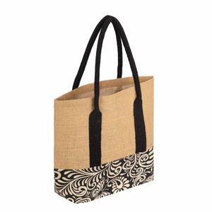 Sac fourre-tout bohème en jute avec design à panneaux noir et beige, ouverture supérieure, idéal pour le shopping toutes saisons - Product Image 2