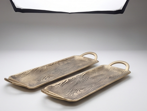 Plateau en métal lourd à motif texturé unique, finition moulée, pour la cuisine et la salle à manger, articles de table en stock - Product Image 1
