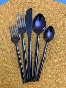 ชุดช้อนส้อมสีแดง อุปกรณ์จัดงาน ชุดช้อนส้อมสีตามสั่ง สแตนเลสสตีล ปลอดภัยสำหรับสัมผัสอาหาร สำหรับอุปกรณ์บนโต๊ะอาหาร - Product Image 4