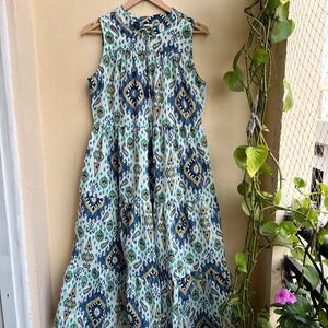 Vestido de manga Ikat con estampado de algodón Floral Vintage de verano con detalle de borlas bordadas Vestido maxi de algodón indio Cintura natural - Product Image 1