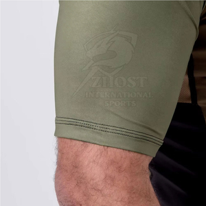 Camiseta Deportiva de Compresión de Manga Corta Color Verde Oliva para Hombre, con Logotipo Estampado en la Parte Delantera, Tejido Elástico Transpirable y Ecológico de Secado Rápido - Product Image 5