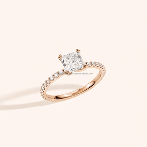 Anillo de compromiso de moissanita de moda con un brillo deslumbrante, directo de fábrica, para propuesta de matrimonio y uso diario, en venta. - Product Image 1