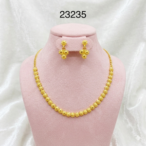 Parure de bijoux pour femme en alliage plaqué or, style vintage Dubaï, avec collier, boucles d'oreilles, bracelets et peignes, motif floral classique et tendance avec perles, pour anniversaires - Product Image 1