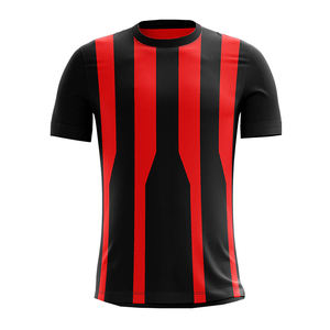 Tenue de football personnalisée par sublimation, faible MOQ, fabriquée en tissu polyester de haute qualité - Product Image 4