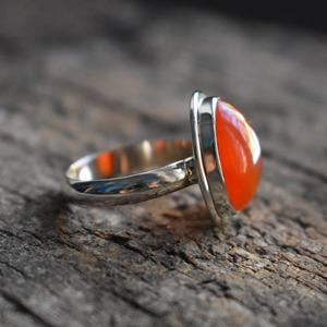 Anillo de Cornalina con Corte Ovalado, Engaste de Bisel, Anillo Clásico Unisex para Navidad/Día de San Valentín - Product Image 4