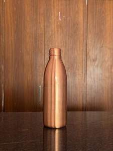 Bouteille d'eau conique en cuivre rose doré avec finition brossée rayée, anti-fuite, isolée, écologique et portable - Product Image 6