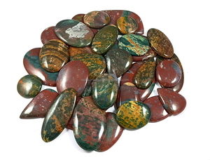Magnifiques cabochons en agate sanguine africaine - Marque Radha Arts - Taille 25-40 mm - Rouge et vert naturels - Vente en gros pour la fabrication de bijoux - Product Image 4