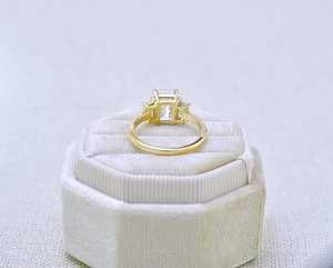 Bague en or jaune 14 carats plaqué or, diamant de laboratoire CVD taille émeraude 4 carats certifié IGI, couleur F, pureté VS1, cadeau de luxe pour femme - Product Image 5