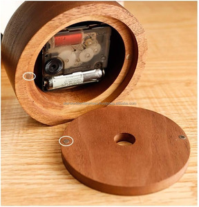 Reloj de mesa de madera de acacia, artículos decorativos para el hogar de calidad, reloj de pared de madera para sala de estar, dormitorio y decoración de oficina de la India - Product Image 1