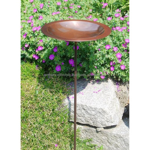 Bain d'oiseaux en métal de qualité supérieure, décoratif pour jardin extérieur, sur piédestal, durable, finition résistante à la rouille, pour l'aménagement paysager de jardin. - Product Image 1