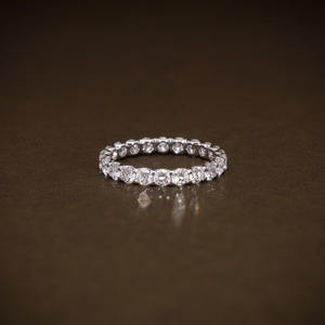 Anillo de Diamantes Cultivados en Laboratorio con Corte Brillante Redondo Certificado, Banda Completa de Eternidad, Diamantes Cultivados en Laboratorio, Certificado VVS2, Joyería de Oro de 18K - Product Image 4