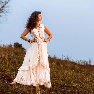 Robe maxi bohème blanche pour femme, sans manches, à lacets, superposée, en coton, faite à la main, style bohème, pour festival et vacances - Product Image 2