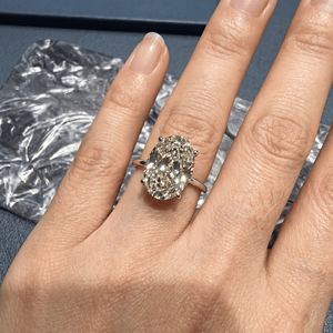 Anillo de Diamantes Cultivados en Laboratorio de Oro Blanco de 9k Premium para Mujer, Elegante Anillo de Compromiso y Boda, Brillante con Engaste de Puntas, Certificado IGI - Product Image 5